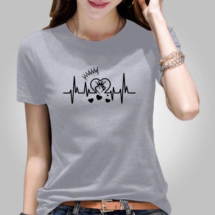 Kaos Oblong Wanita||Sablon DTF Berkualitas||Atasan Distro Baju Lengan Pendek||Motif Detak Mahkota Simple||Ukuran M,L,XL,XXL,||Kaos Fashion Santai. Kaos Oblong Wanita||Sablon DTF Berkualitas||Atasan Distro Baju Lengan Pendek||Motif Detak Mahkota Simple||Ukuran M,L,XL,XXL,||Kaos Fashion Santai.
