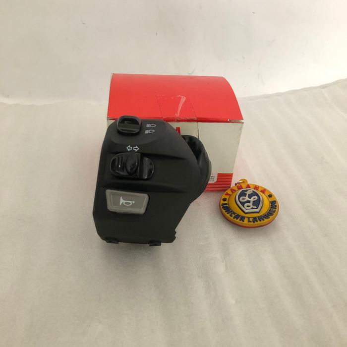 Gambar SWITCH HANDLE/HOLDER SAKLAR KLAKSON LAMPU SEIN KIRI XEON KARBU RC/GT/MIO J ORIGINAL YAMAHA 44D-H3973-00 dari Yamaha Lancar Langgeng Kab. Banjarnegara Tokopedia
