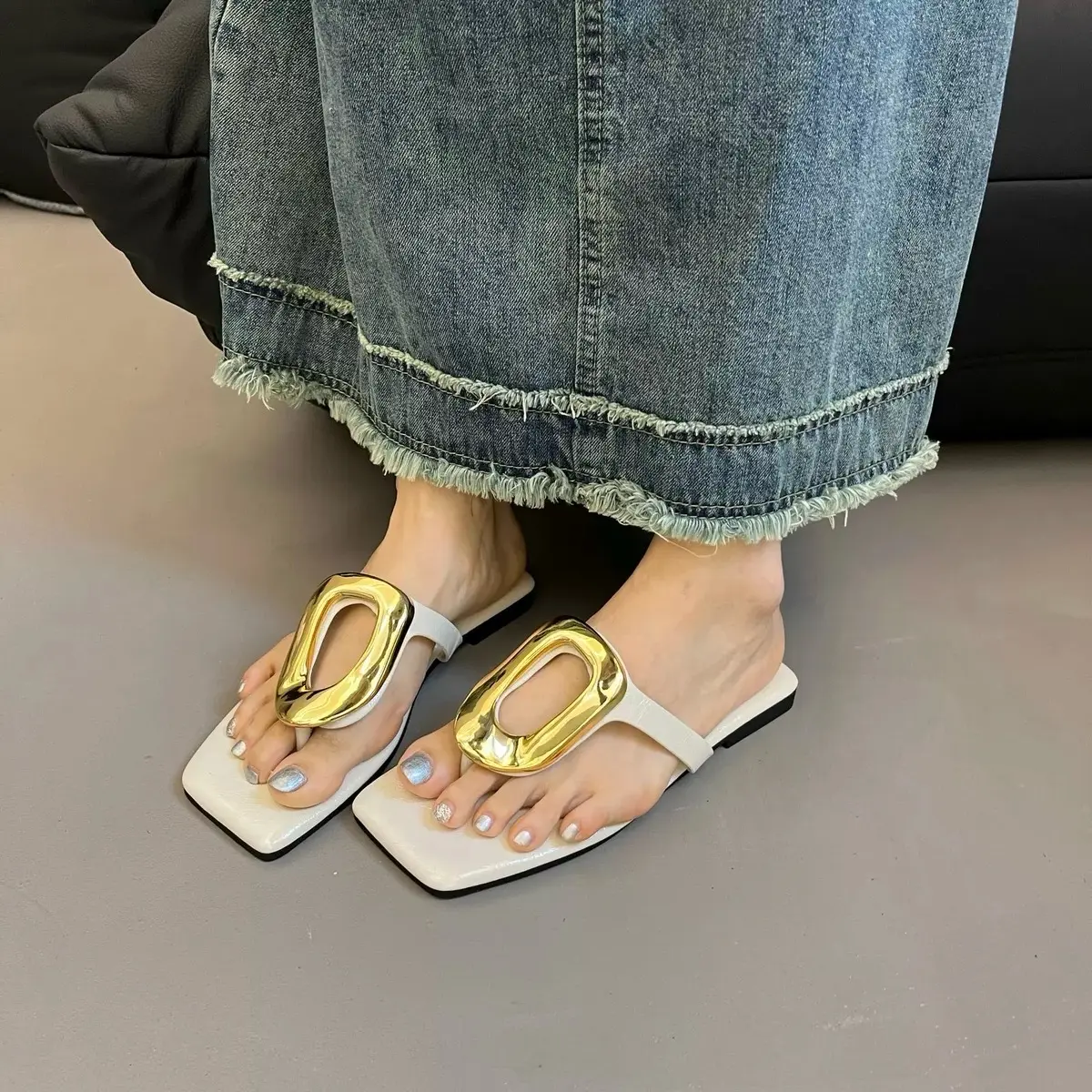 Dép mũi vuông xỏ ngón gắn khoá tang O dài xinh xắn-Fullsize 35-45