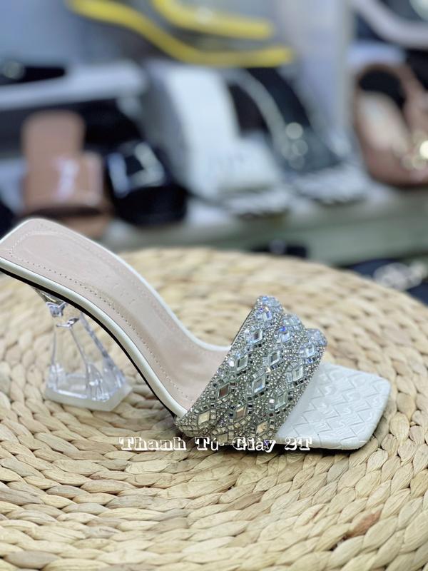Guốc quai đính đá sang chảnh gót trong 3