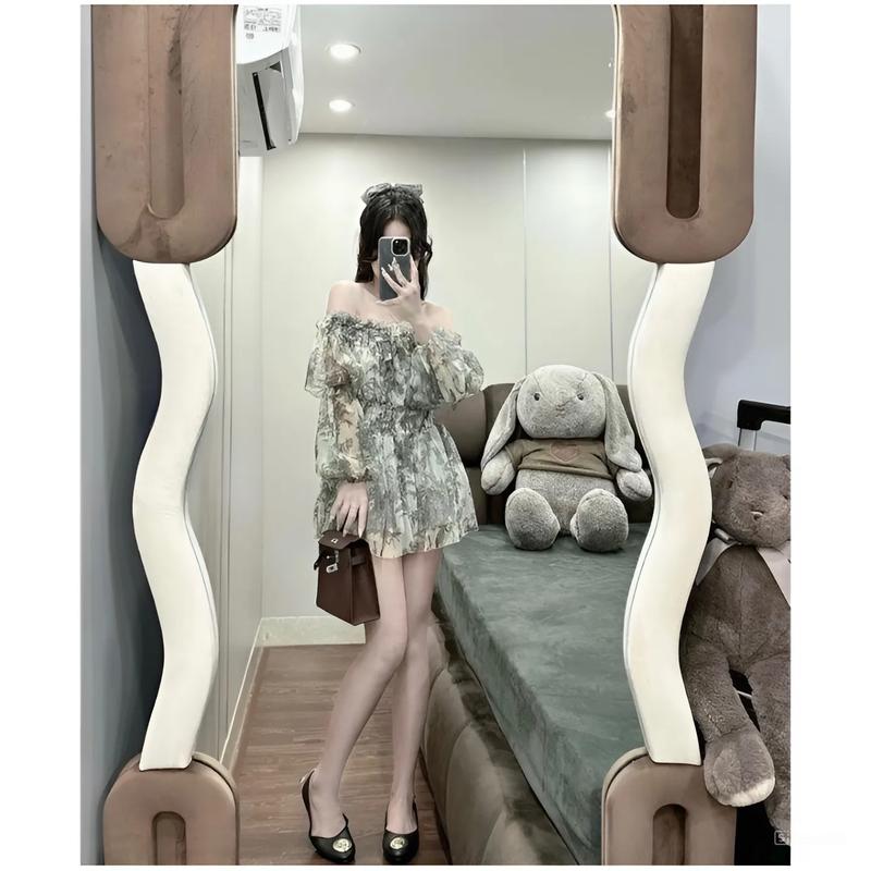 Product Introduction of Váy nữ - Váy trễ vai dài tay bo gấu chất tơ nhũ có lớp lót trong ,nhún eo siêu hách dáng , thanh lịch nhẹ nhàng 2