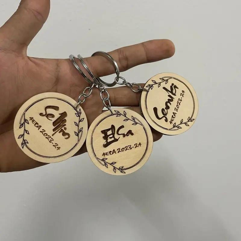 Móc khoá tròn khắc tên theo yêu cầu