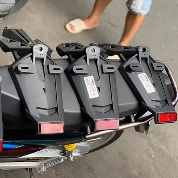DÈ CHẮN BÙN,DÈ GẮN BIỂN SỐ SAU KIỂU MALAYSIA NGẮN CHO EXCITER 150 CAO CẤP 2