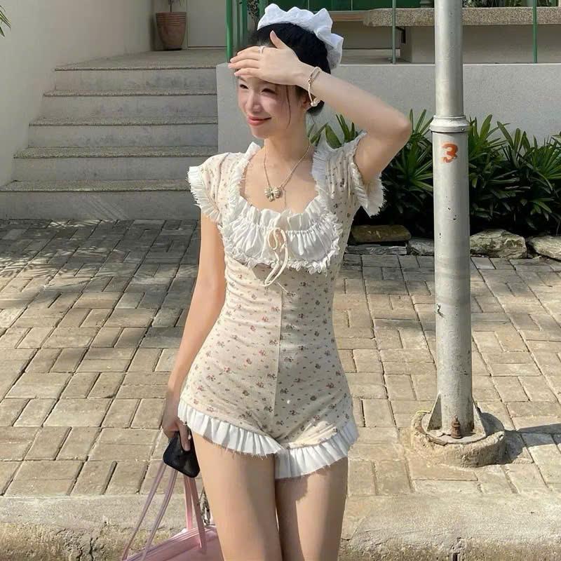 P92 - Bodysuit Cổ Vuông Hoạ Tiết Hoa Nhí Phối Viền Dễ Thương  Nữ