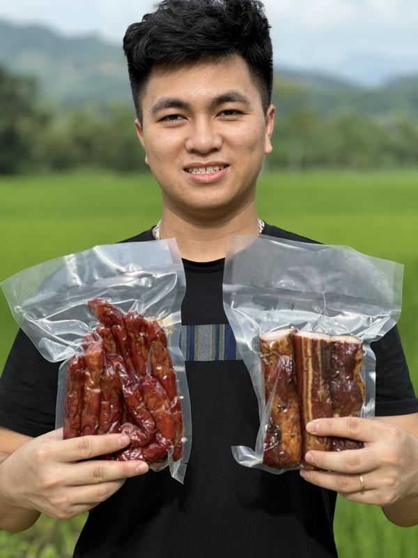 0,5kg lạp sườn lợn hun khói và 0,5kg thịt ba chỉ lợn hun khói không có vị cay 