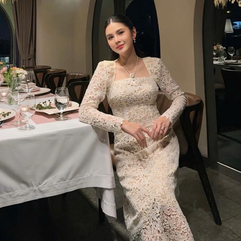 HOAI VU - UYỂN ÂN - VÁY REN CỔ YẾM DÀI CAO CẤP CÓ LÓT LỤA MỀM MẠI - D110