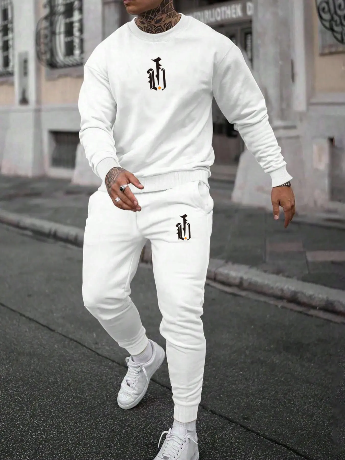 Men's Long Sleeve Sweatshirt & Pocket Sweatpants Graphic Set, Casual Round Neck Pullover & Elastic Waist Trousers, Men's Fall & Winter Clothes