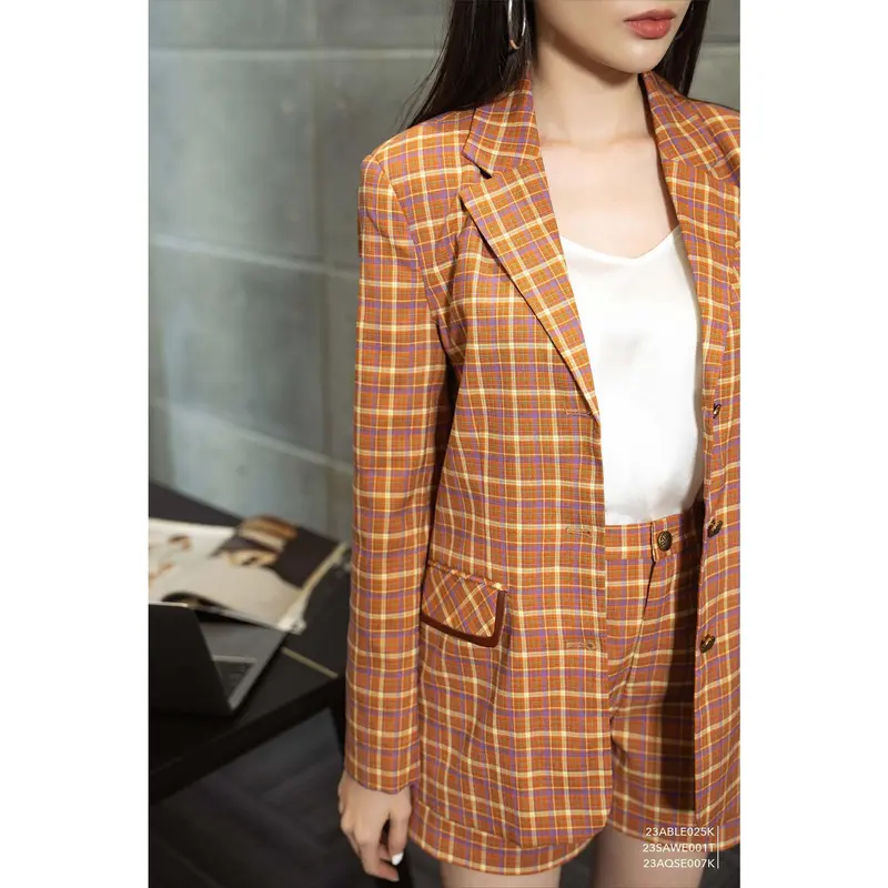 Áo blazer kẻ nữ tay dài dáng suông Eva de Eva 23ABLE025K 5