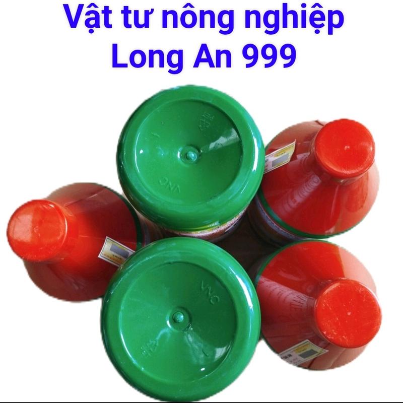 05 CHAI NHỰA NẮP đỏ TRAU RUNG ĐEN THỂ TÍCH 900ML KIỂU NẮP ĐỎ có ren khóa nắp chai, chai này dùng để chứa nước bảo quản tốt hơn các chất lỏng sẽ được chứa bên trong chai nhựa HPVE nguyên sinh chống rĩ nước.. Đựng Gia Vị