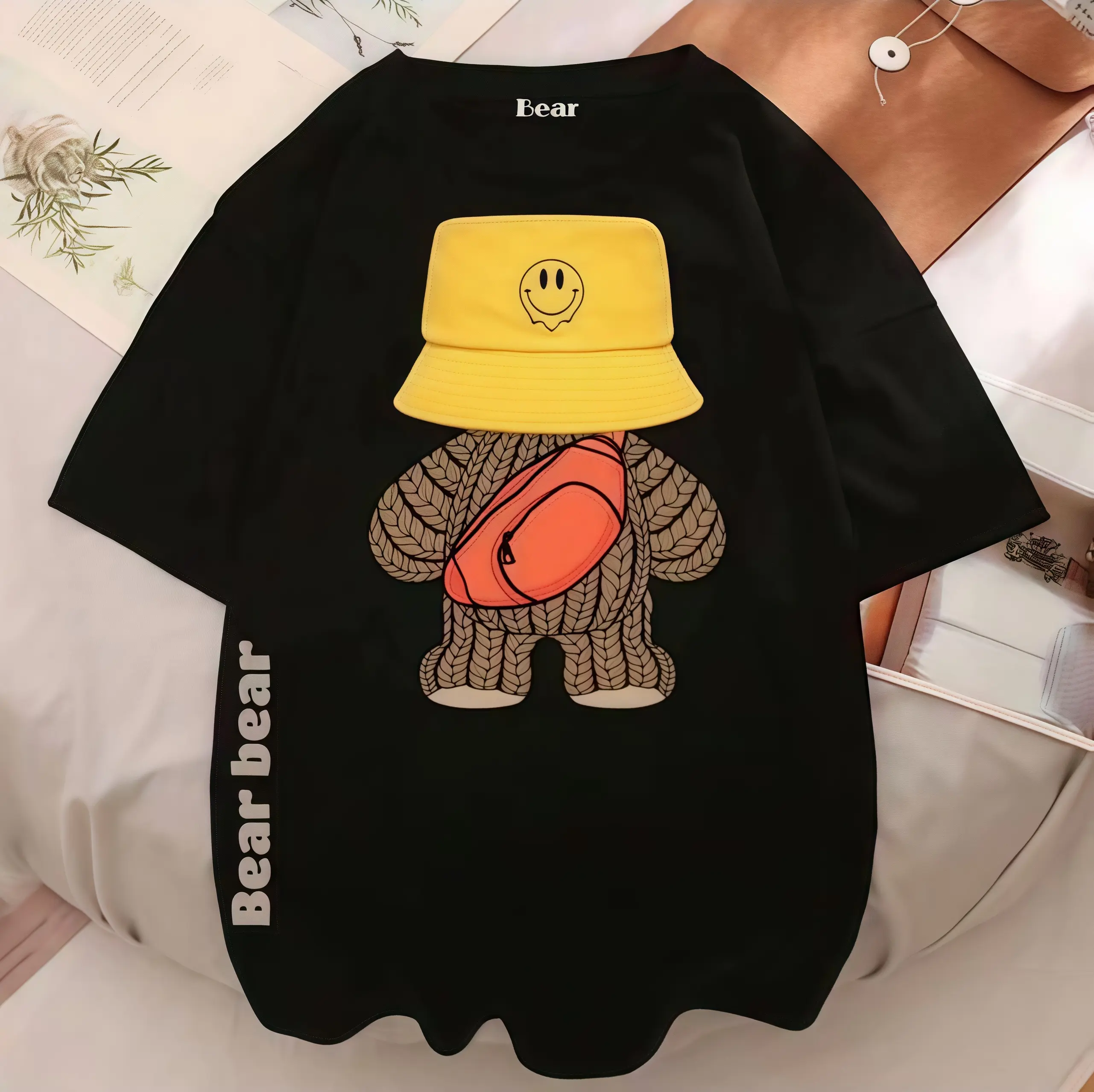 (COD)เสื้อยืดคอกลมผ้าฝ้ายแท้ยอดนิยมปี 2025 สไตล์ลำลอง ลายหมีใส่หมวก