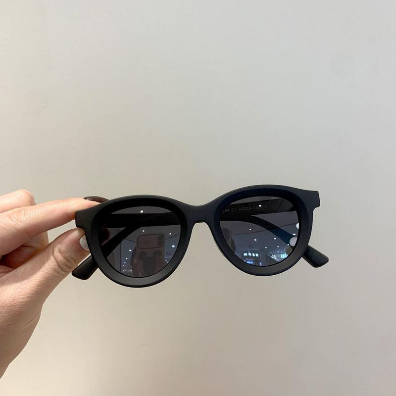 Product Introduction of Kính Râm Trẻ Em, Phong Cách Hàn Quốc, Thích Hợp Cho Bãi Biển Bờ Biển Mùa Hè, Chống Tia Cực Tím, Màu Trơn Được Làm Bằng Silicon Mềm Cho Bé, Chống Nắng né  mũi 6