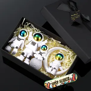 Astronot Boneka Astronot Patung Ornamen Hadiah Mainan Meja Desktop Display Stand Meja Dekorasi Aksesoris