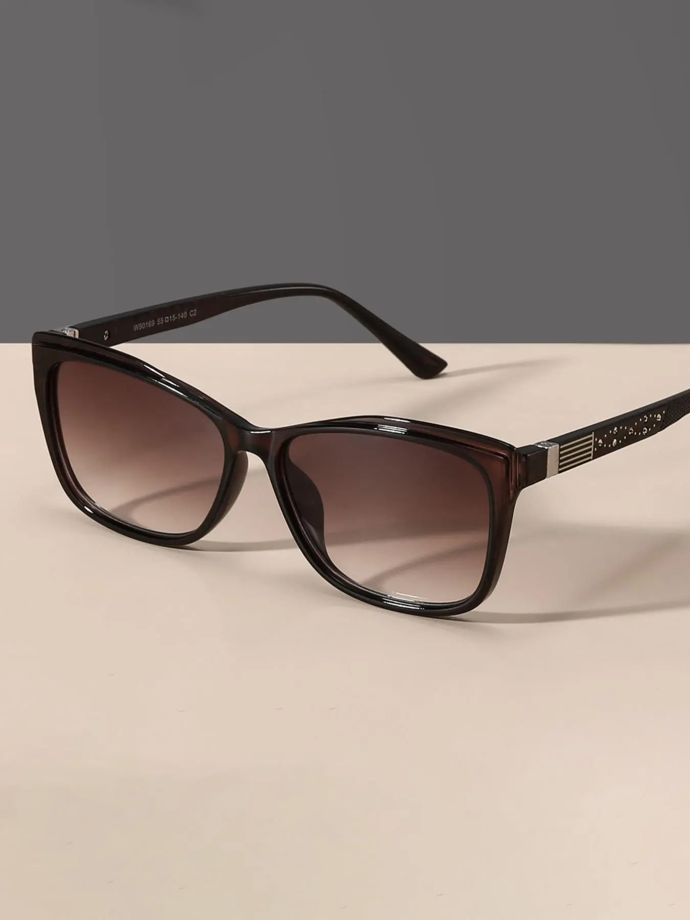 Women's Casual Square Frame Sunglasses, Trendy Casual Sunglasses for Everyday Use, Fashion Accessories for Outdoor Activities