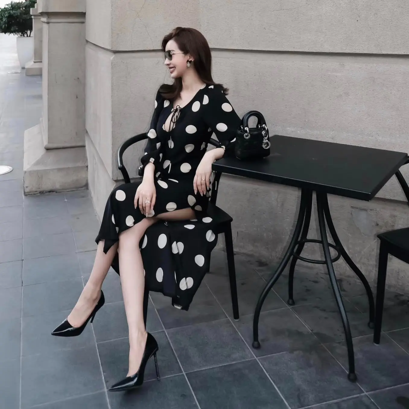 Váy thường mặc dài tay họa tiết chấm bi sang trọng