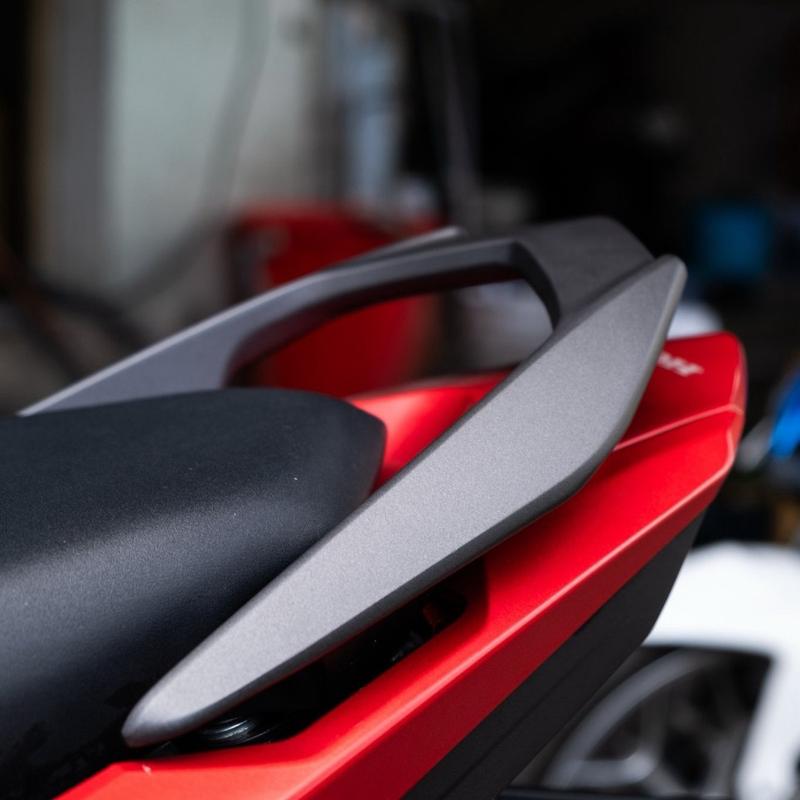 Cảng tay dắt Winner V1 gắn cho Winner X, kèm đầy đủ pat và lồng đền