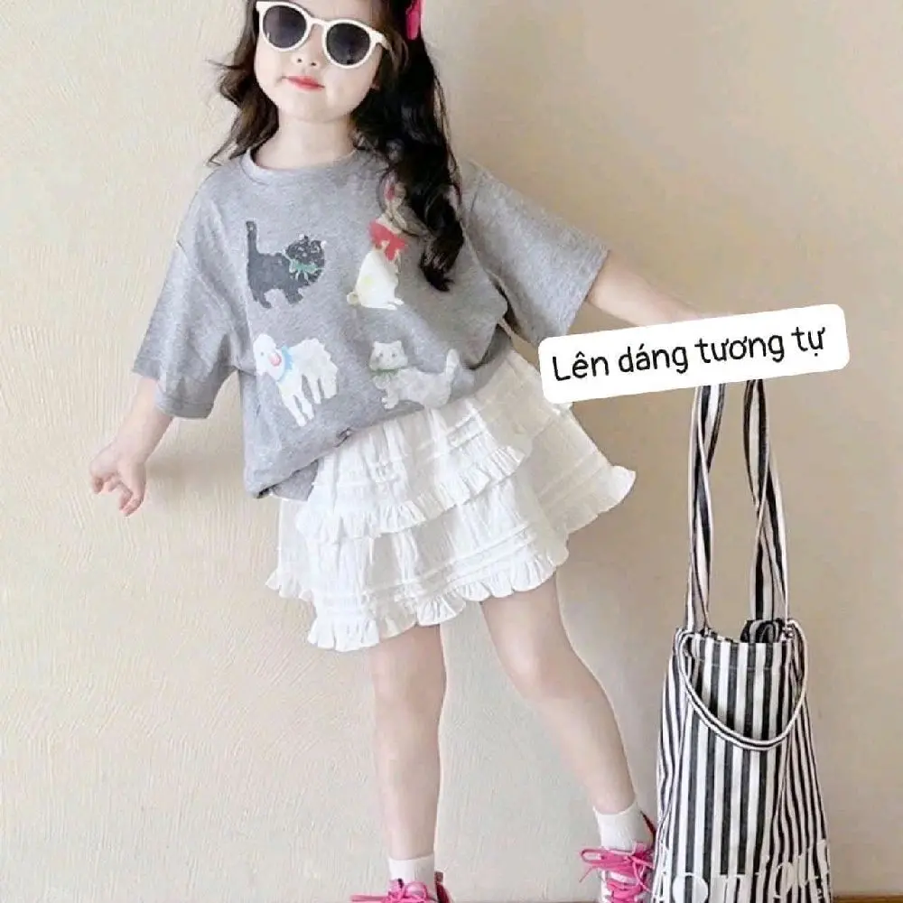 bộ áo phông và chân váy trắng dập li