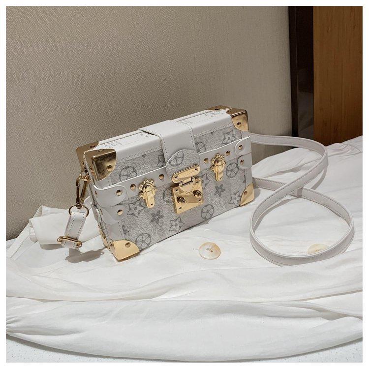 Product Introduction of Vintage Print Women's Box Bag High-Value New Light Luxury Niche Makeup Bag Small Square Bag Single Shoulder Crossbody Bag 23