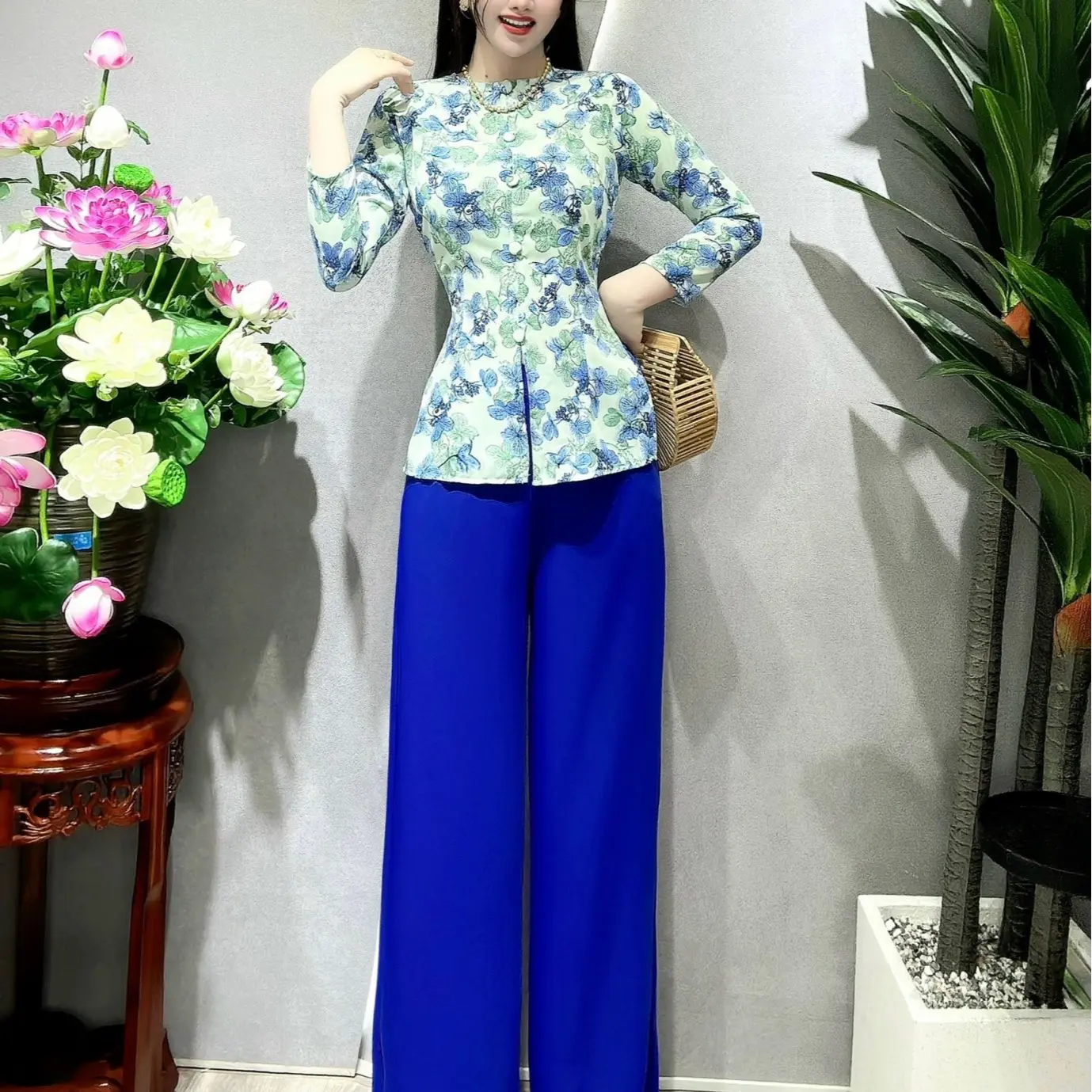 Bộ Quần Áo Bà Ba Hoa Tay Dài Cổ Tròn Nút Bọc