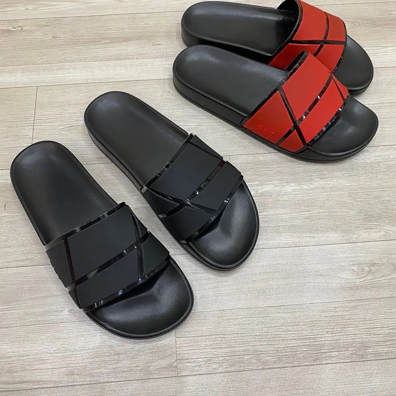 Dép quai ngang phiên bản S.K.T combo 2 màu đỏ đen cá tính nổi bật quai cao su được ép keo nhiệt chắc chắn DéP Đế Bằng Slipper dep quaicaosu dé p 0