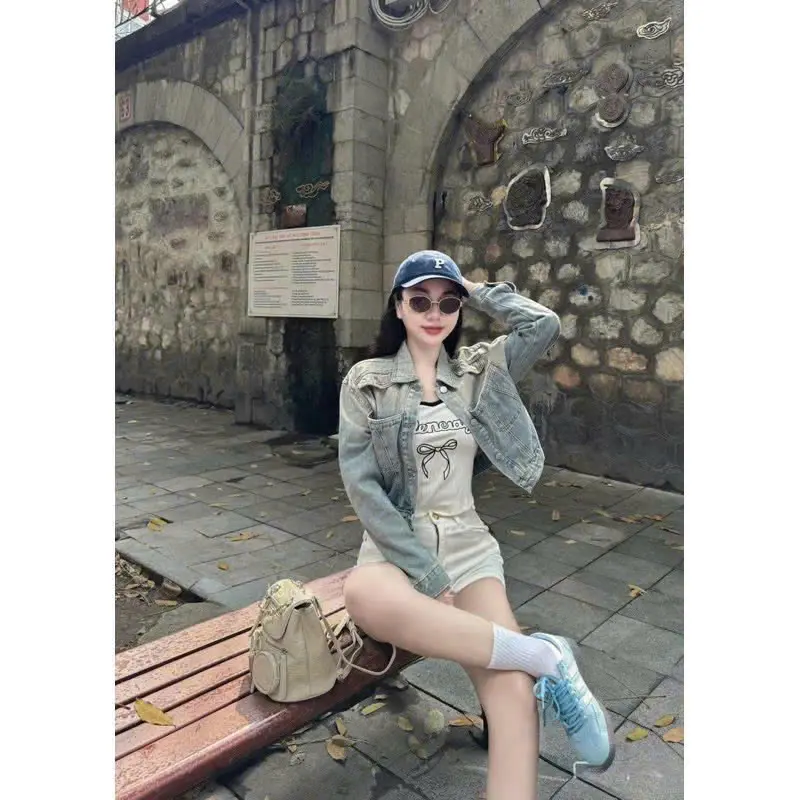 Áo Khoác Bò Croptop Loang Siêu Cá Tính – Chất Jeans Dày Dặn, Phong Cách Năng Động