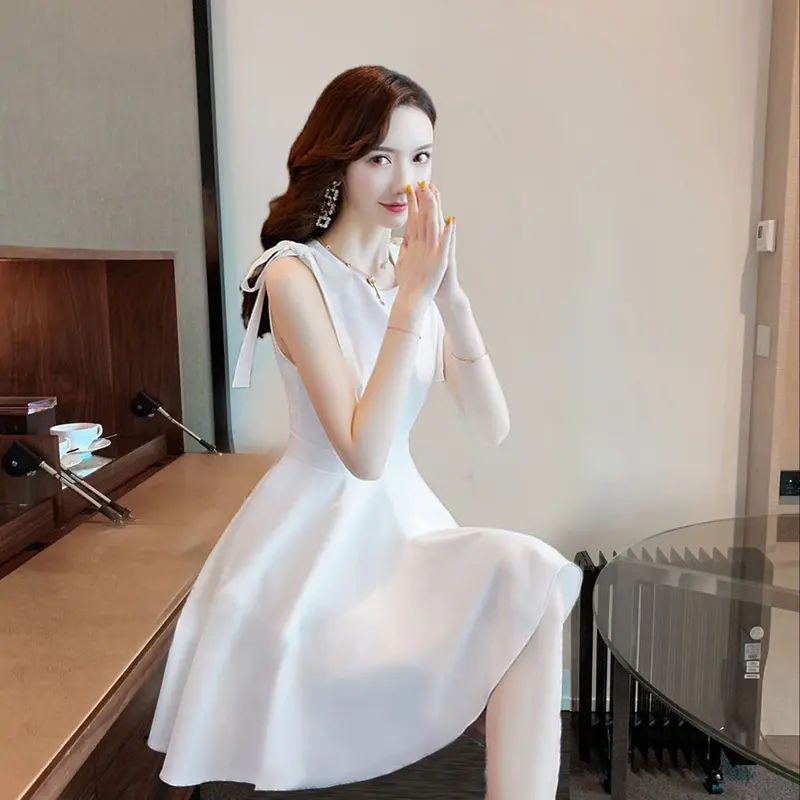 dress putih elegan Jual Dress Pesta Putih Mewah Elegan/Dress Putih Polos Terbaru