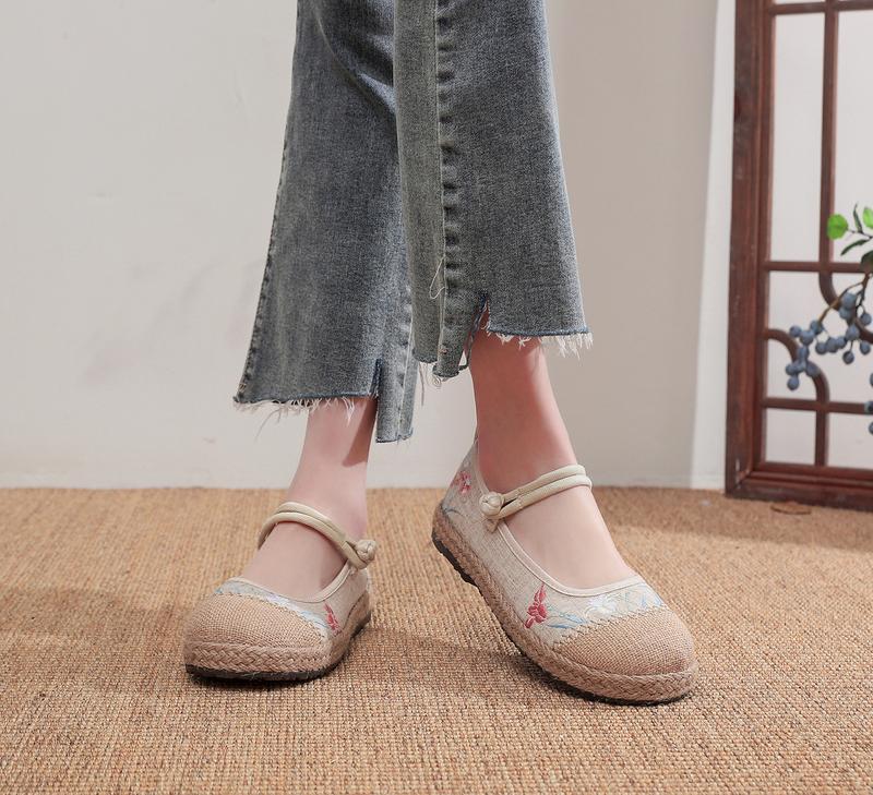 Product Introduction of 2025 Summer Old Beijing Cloth Shoes Wide Toe Comfortable Hemp Toe Embroidered Shoes Ethnic Style Ancient Chinese Clothing Shoes 12