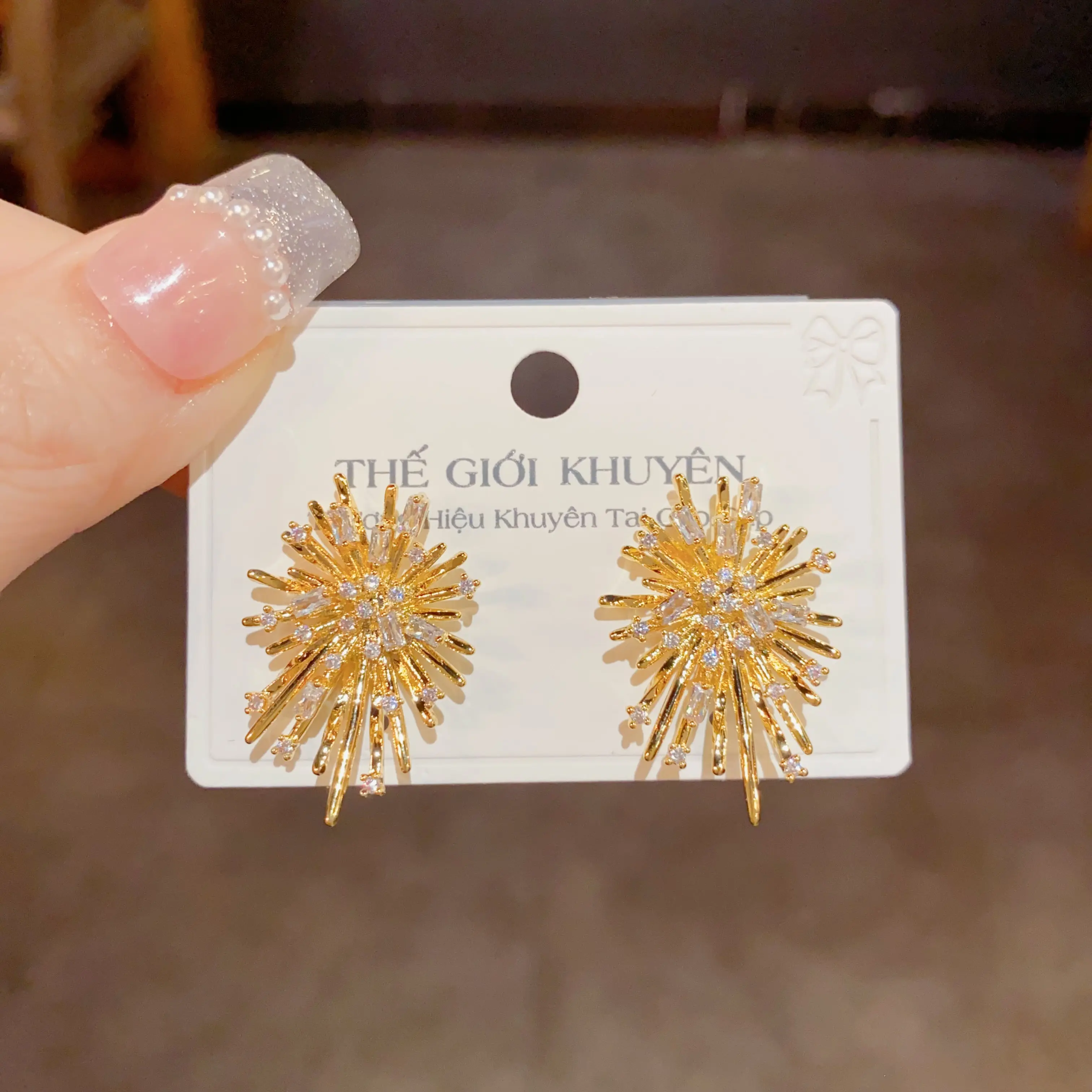 Khuyên Tai Nữ Cao Cấp Thiết Kế Hoa Bản To Đi Tiệc Mạ Vàng 18K