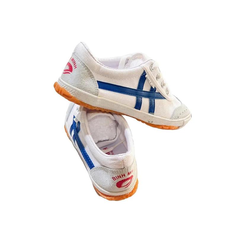 giày bình minh dây buộc trắng xanh và trắng đỏ