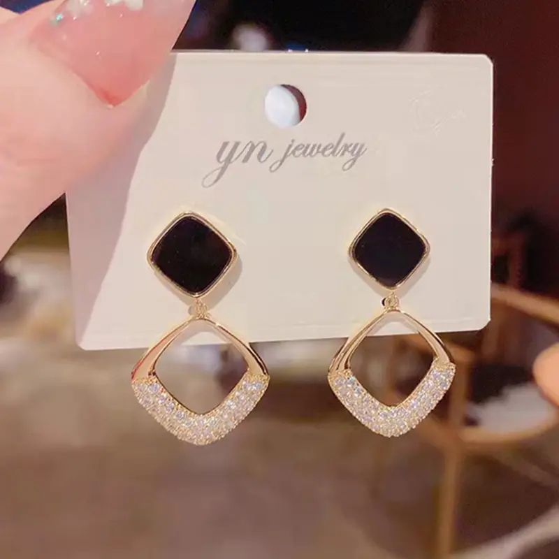 Minzo Anting Korea Perempuan Imitasi Dewasa Motif Kotak Hitam Earrings Aksesoris Perhiasan Wanita Elegan 3
