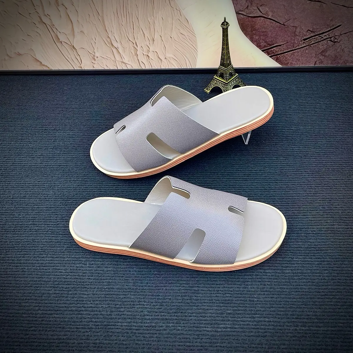 [Giảm Hơn 40% + Miễn Phí Vận Chuyển] Dép Nam H.M - Dép Da Nam Quai Ngang - Size Ngoại Cỡ Từ 36 đến 45 - Da Microfiber - Đế Cao Su Cao Cấp - Dép Nam Đẹp - Mẫu Mới - Màu Sắc - Kiểu Dáng Sang Trọng - Di Chuyển Thoải Mái - Chống Trơn Trượt.. chữ cho