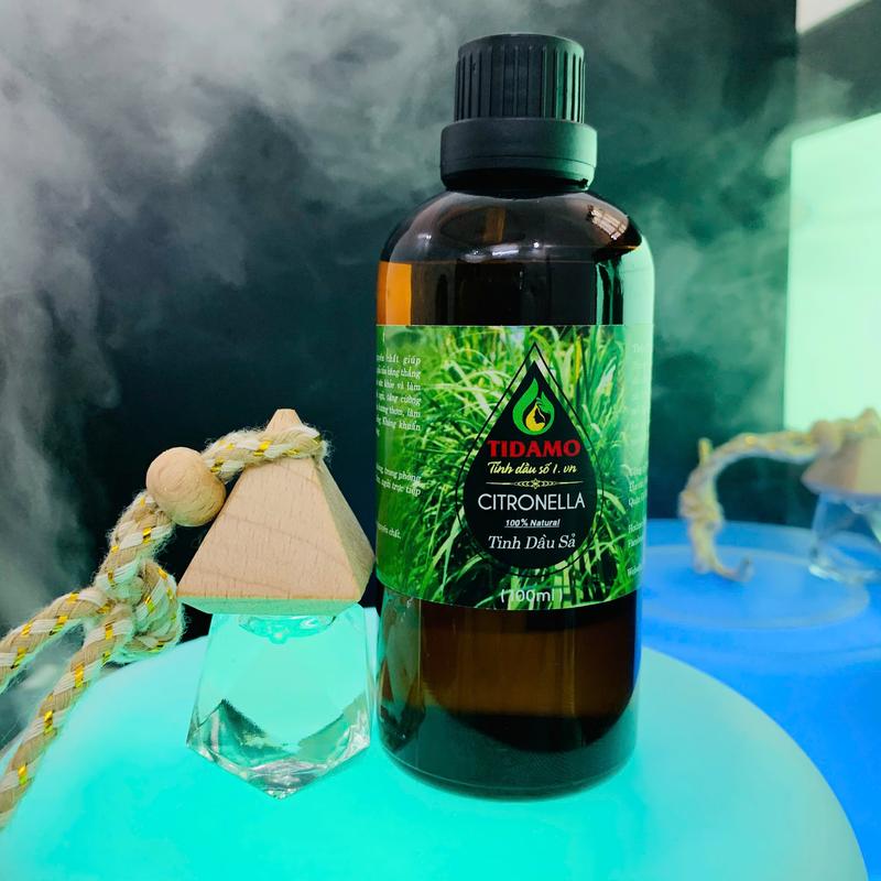 Tặng Lọ Treo Tinh Dầu Sả Nguyên Chất 100ML Kèm Chai Treo Nắp Gỗ | Chính Hãng Có Kiểm Nghiệm | Tinh Dầu Xông Phòng Cao Cấp An Toàn Cho Trẻ Khử Mùi Kháng Khuẩn Đuổi Muỗi và Giải Cảm