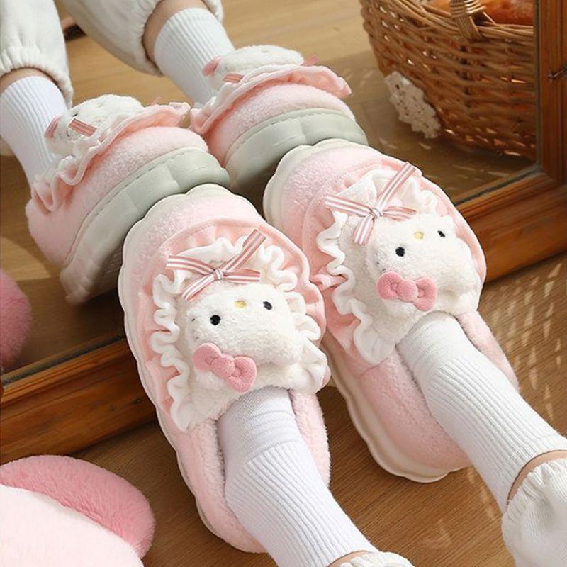 Product Introduction of Hello Kitty รองเท้าแตะผ้าฝ้าย, สำหรับผู้หญิง, ฤดูหนาว, พื้นรองเท้าหนา, ดีไซน์น่ารักและปุย, เหมาะสำหรับใช้ในร่ม, มาใหม่ในปี 2024, รองเท้าผ้าฝ้ายสำหรับผู้หญิง 3