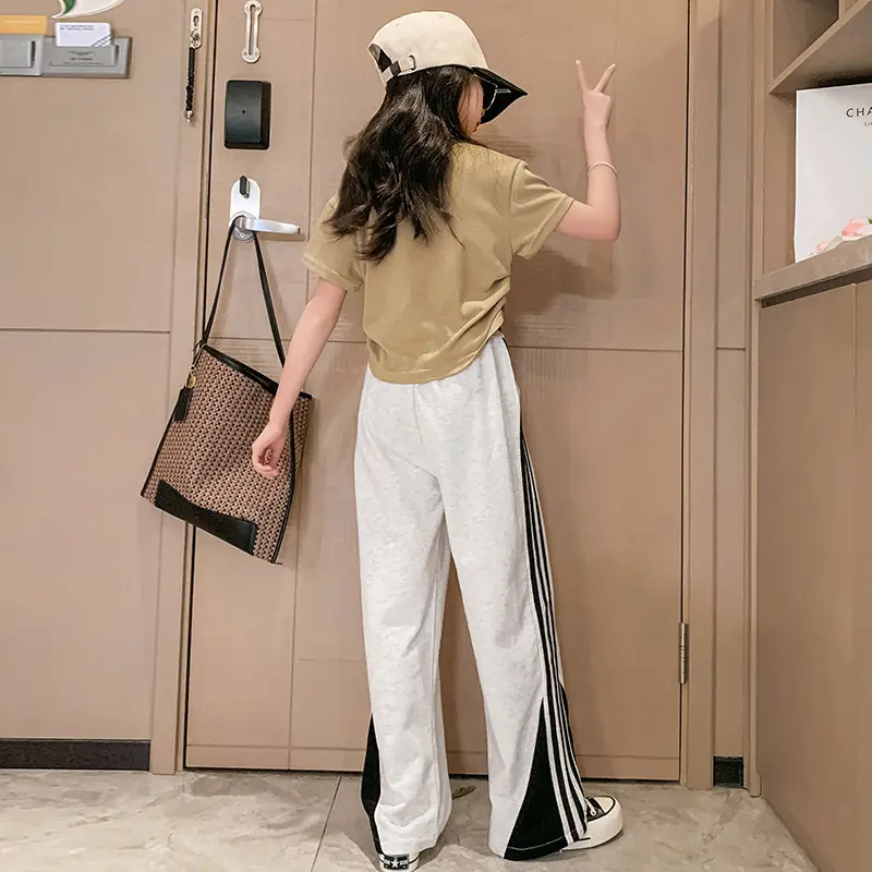 Set bộ đồ Croptop với 2 mẫu dành cho bé gái từ 14-45kg. 4