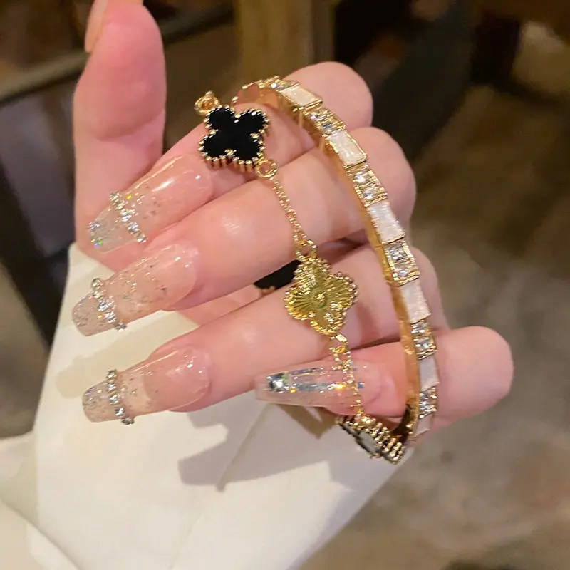 Gelang Terbuka Kucing Buluh Noble, Berbilang Lapisan, Untuk Wanita, Ringan dan Mewah, Laser Bunga Empat Daun, Gelang Elegan Gred Tinggi Bracelets Gelap gelang  ayat gelang  titanium clover Bangles tangan boleh laras