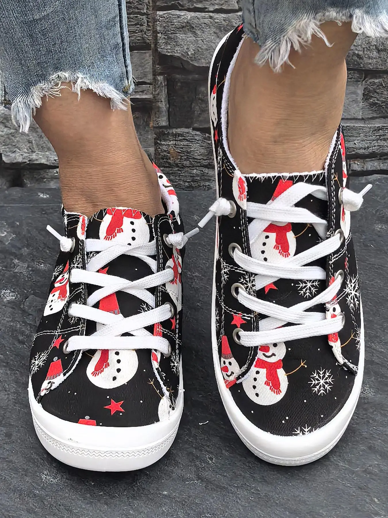 Women's Cute Cartoon Snowman Pattern Lace Up Low Top Sneakers, Casual Comfortable Round Toe Shoes for Daily Wear, Female All-match Shoes for Daily Wear