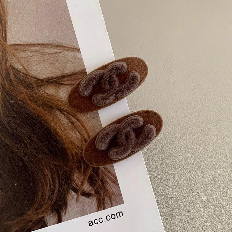 Product Introduction of Vintage Simple Style Velvet Letter Mini Hair Clip for Women Spring Summer Bangs Forehead Hair Clip Side Clip BB Clip 9
