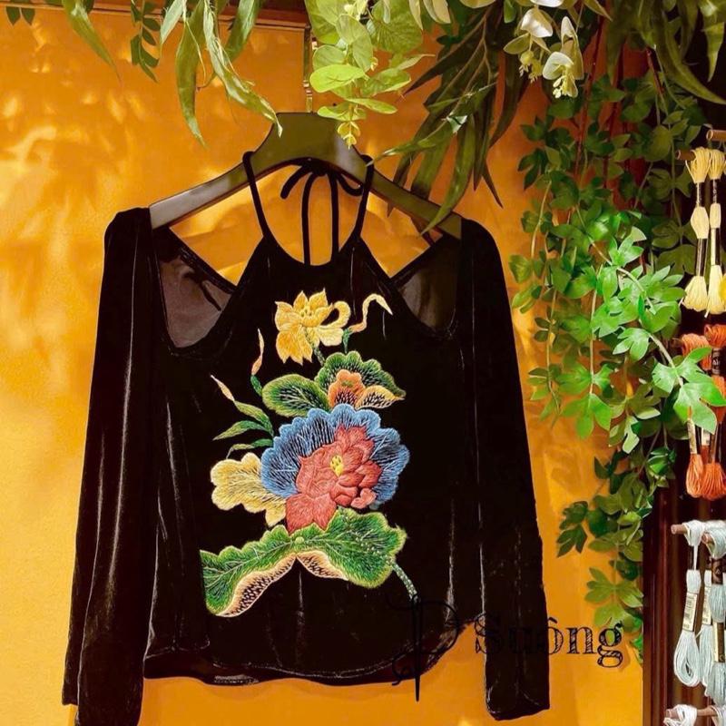 Áo nhung dài tay khoét vai thêu lắc thủ công