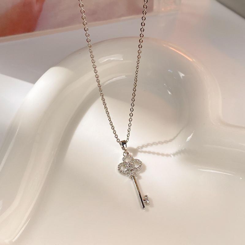 Product Introduction of 2024 new key titanium steel necklace for women affordable luxury style hot sale necklace 8