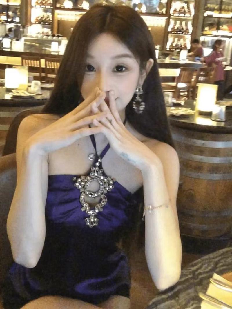 Product Introduction of Socialite Style Heavy Craft Diamond-Studded Halter Neck Satin Vest for Women Summer Elegant Versatile Sleeveless Top 1