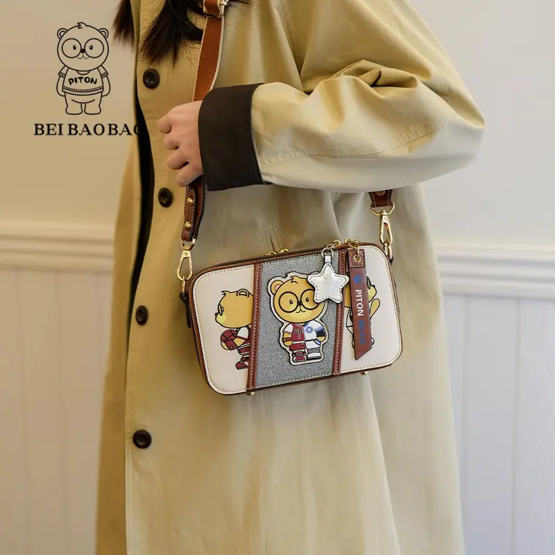 Túi xách nữ dáng hộp chữ nhật họa tiết gấu dây bản to hàng quảng châu cao cấp T500 Bag 2