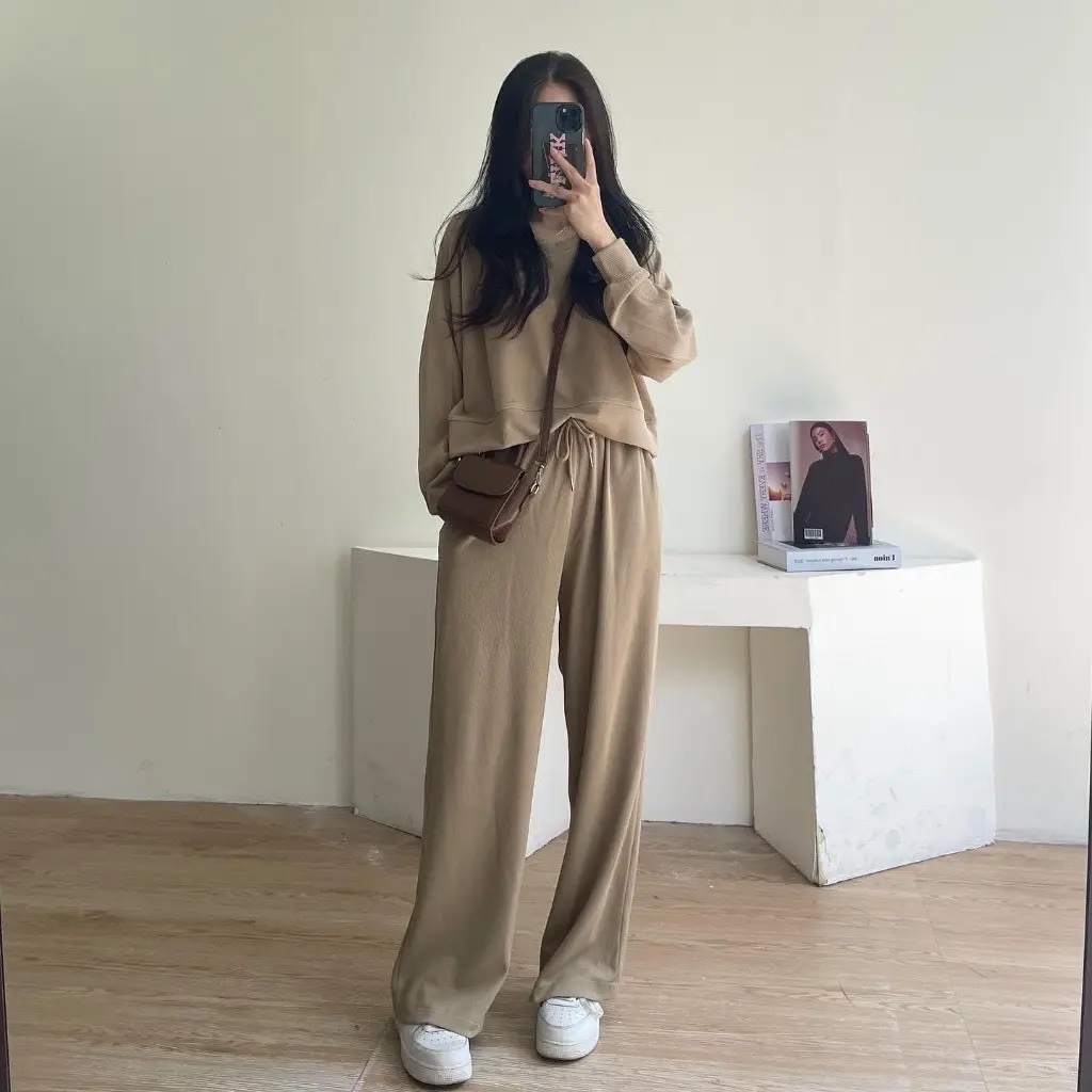 Sét bộ đồ nữ nỉ tăm áo dài tay croptop quần ống rộng siêu xinh Đen Kem