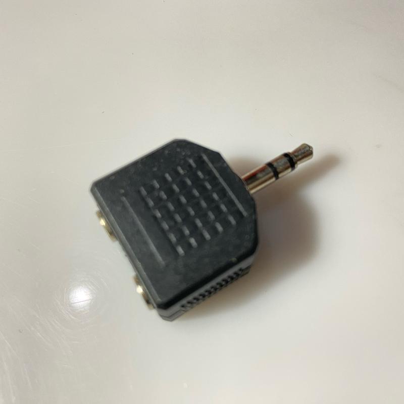 ￼Cổng chia jack 3.5 đực thành 2 jack 3.5 cái