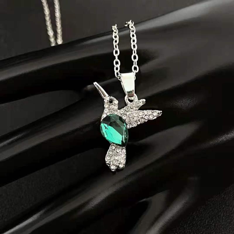 Product Introduction of Bird Wings Necklace Women's Personalized Diamond Emerald Hummingbird Pendant Clavicle Chain Necklace 13