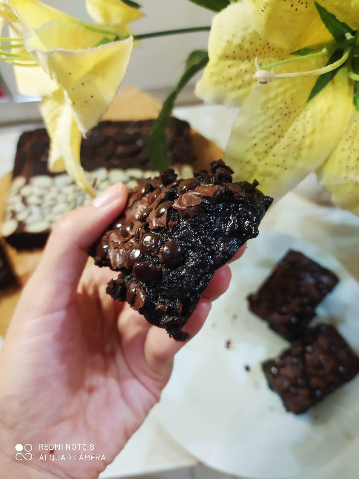 Brownies Bella Melted Brownies Cokelat Size Big with Toppings Food Frozen Makanan Makanan Cemilan