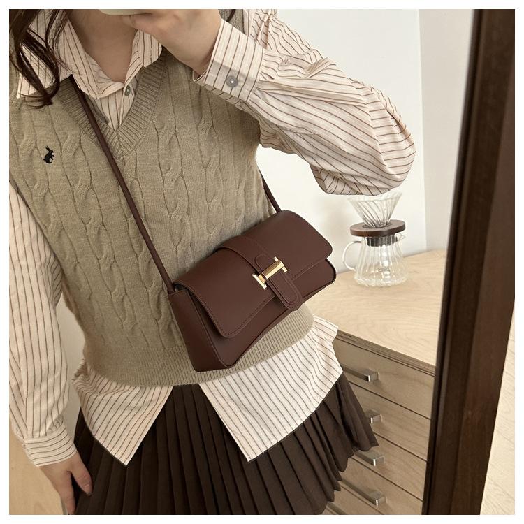Product Introduction of Niche High-End Design Fashion Suitable for Various Scenes Niche Elegant Fashion Pouches Women's Bag New Western Style All-Matching Messenger Bag Fashion Shoulder Underarm Bag 14