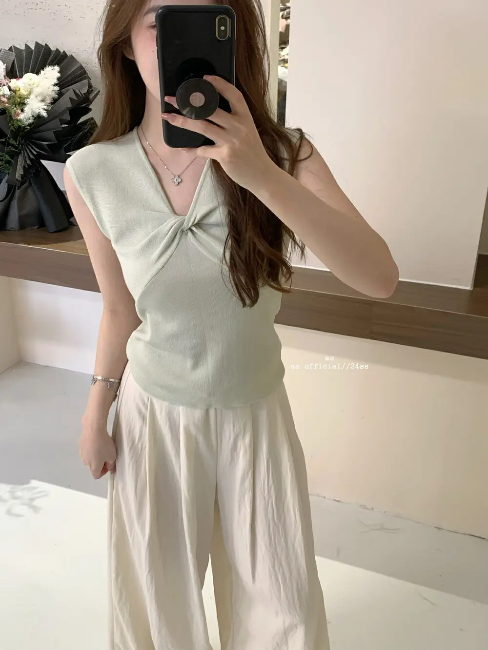 Áo len mongtoghi nữ khoét nách xoắn ngực AS QCCC
