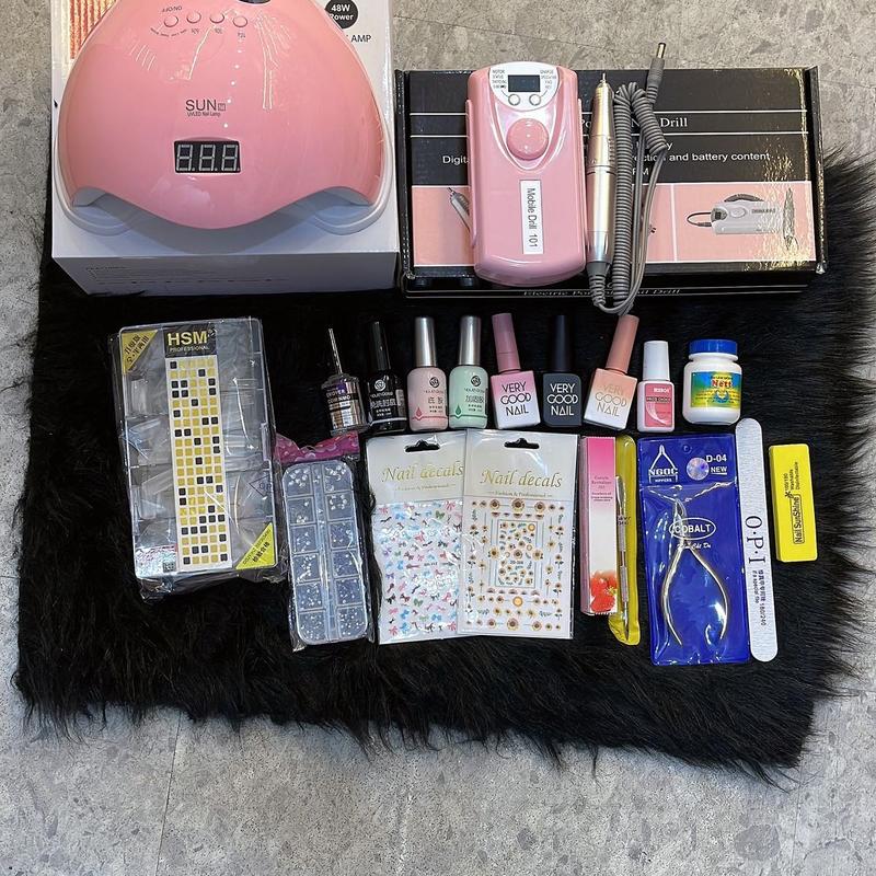 Combo Đồ Nail gồm 20 sản phẩm : Máy hơ , máy mài , Bass tôp cứng móng , dũa , phào , đá , phá gel , mềm da, cây đẩy da , sơn trắng , đen , sữa . Stick , móng úp , kiềm , bút dưỡng viền , keo gắn, dùng trong ngành nail làm đẹp
