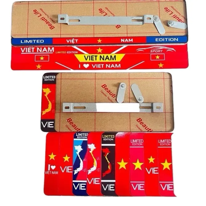 (MAU MỚI) Khung biển số ô tô vuông + dài cờ có ốc đai kèm đầy đủ ( meka đỏ không ố vàng) Inox