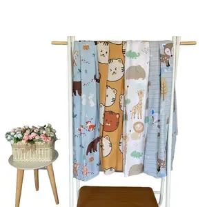 Gendongan bayi model jarik tradisional motif anak lucu