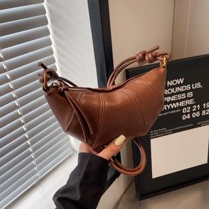 Unisex Horn-Shaped Crossbody Bag, Solid Color Fashion Versatile, Women's 2025 New Casual Super Popular Dumpling Bag Fashion Single Shoulder Crossbody Bag